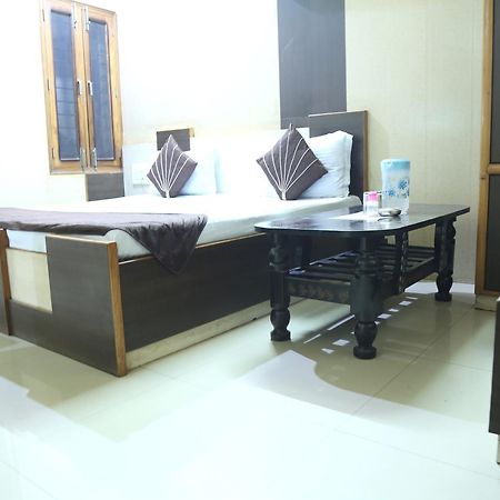 Malik Residency Hotel Hisar Bagian luar foto