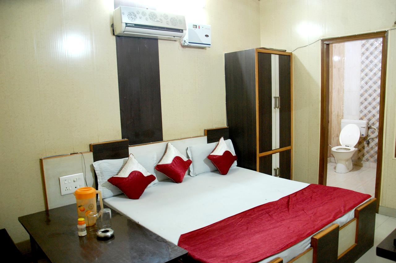 Malik Residency Hotel Hisar Bagian luar foto