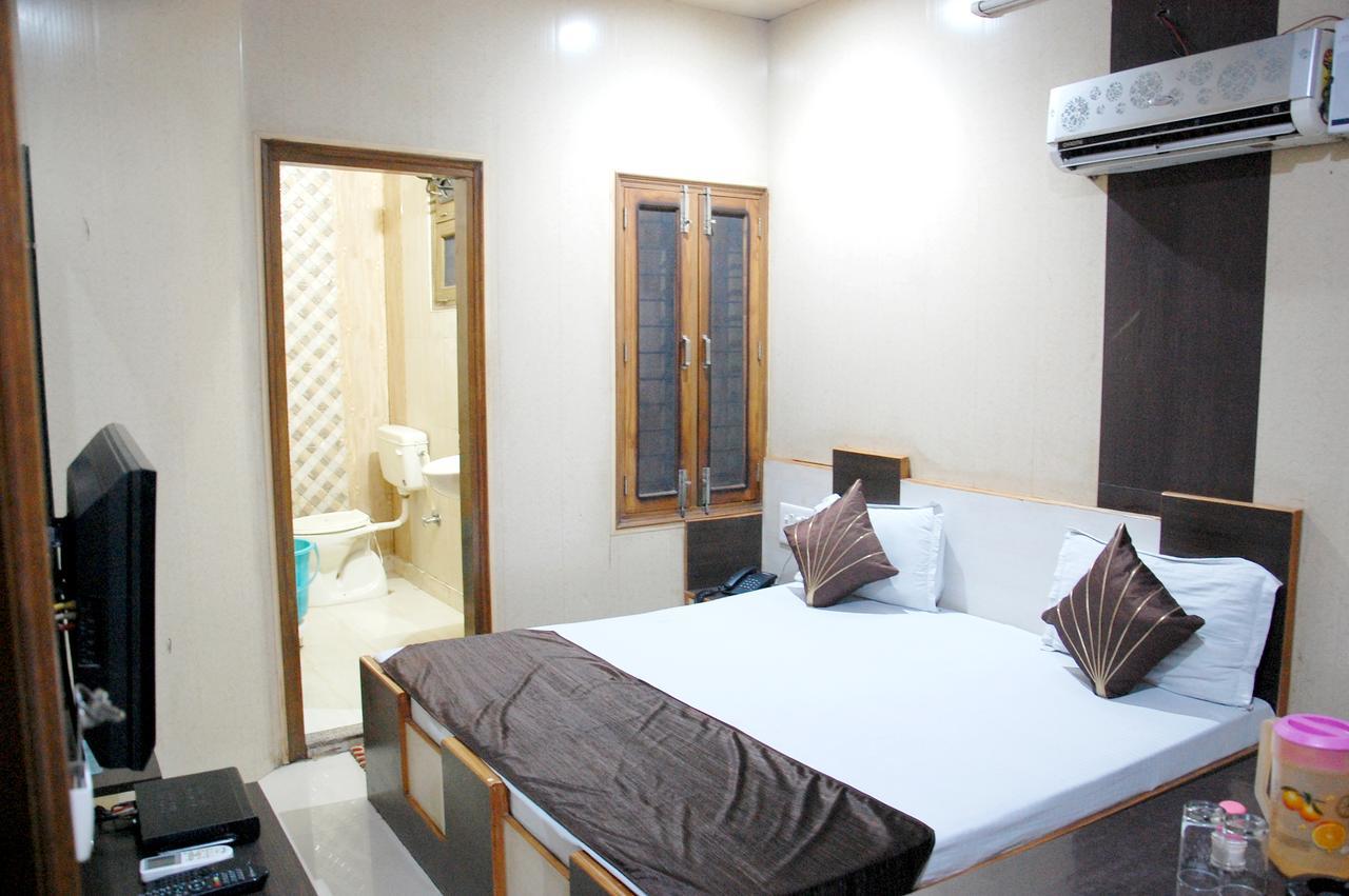 Malik Residency Hotel Hisar Bagian luar foto