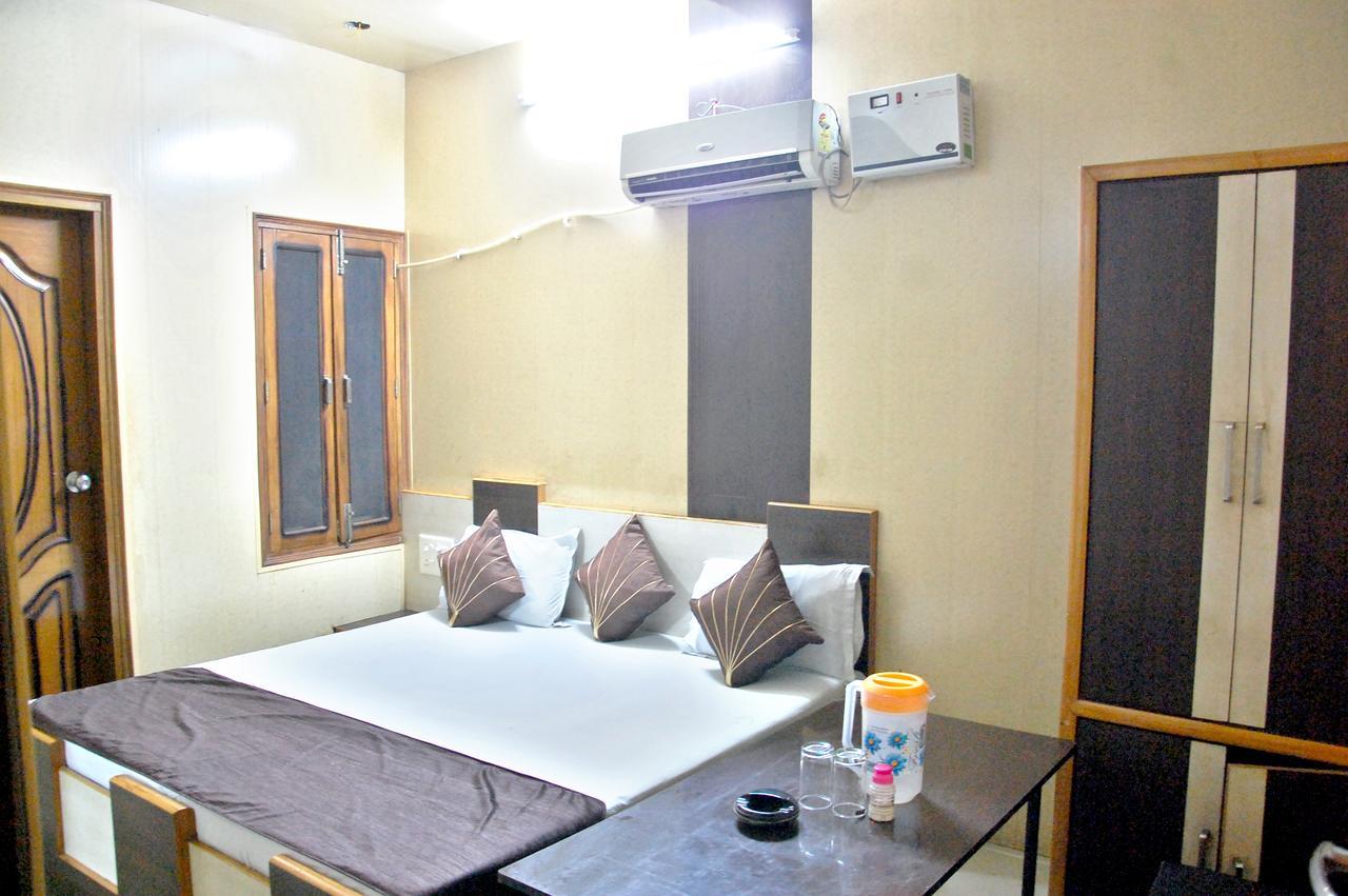 Malik Residency Hotel Hisar Bagian luar foto