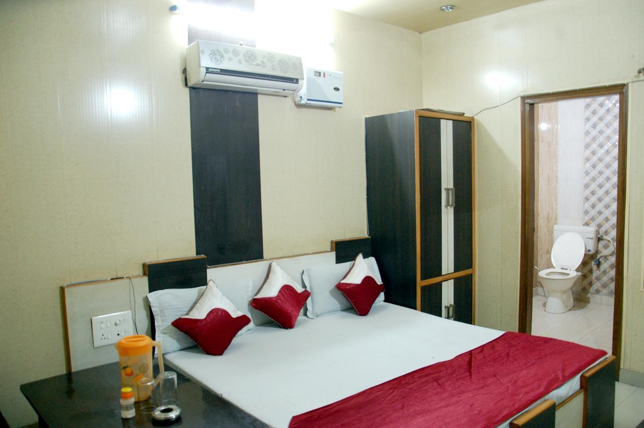 Malik Residency Hotel Hisar Bagian luar foto