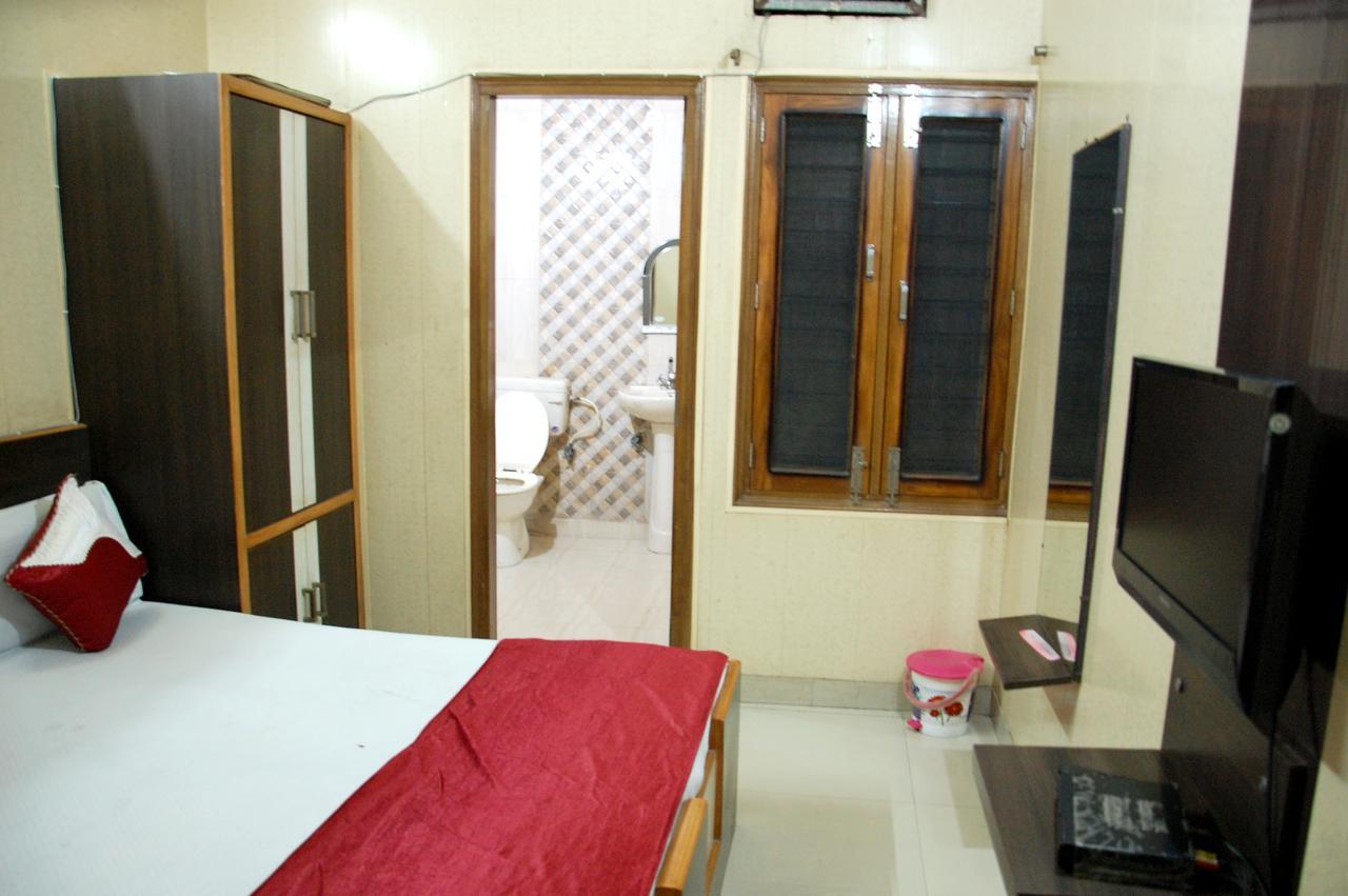 Malik Residency Hotel Hisar Bagian luar foto