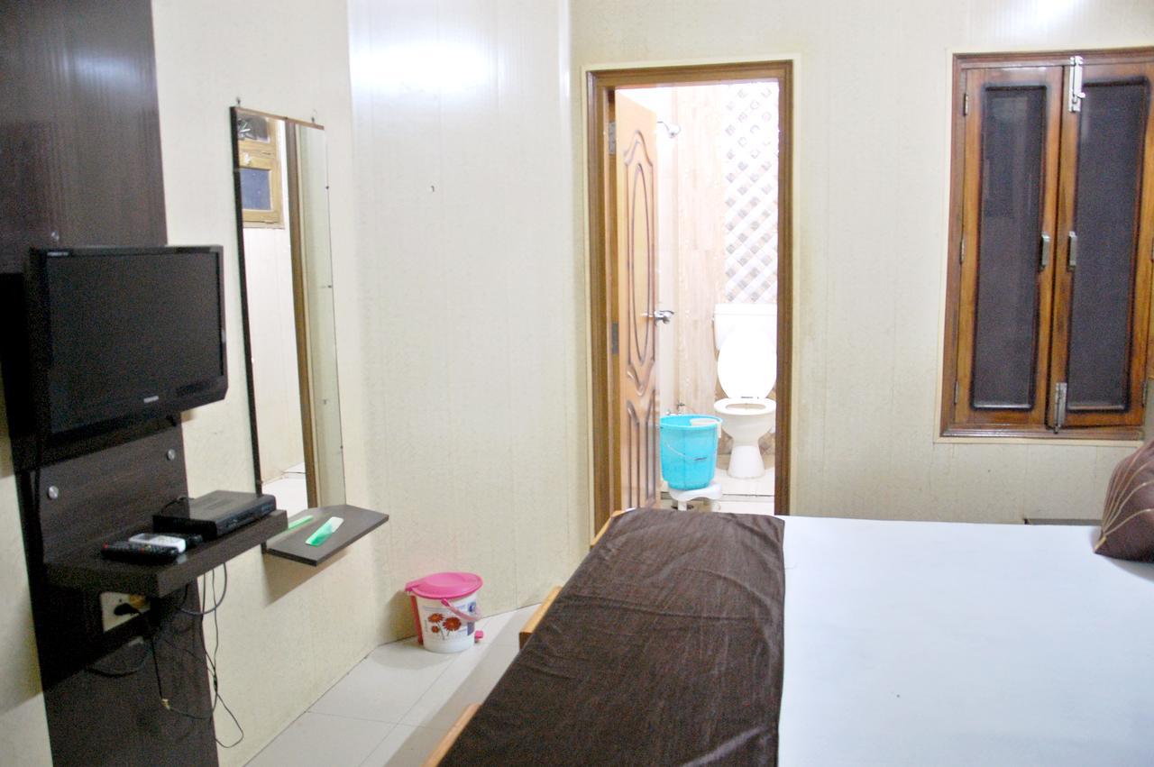 Malik Residency Hotel Hisar Bagian luar foto