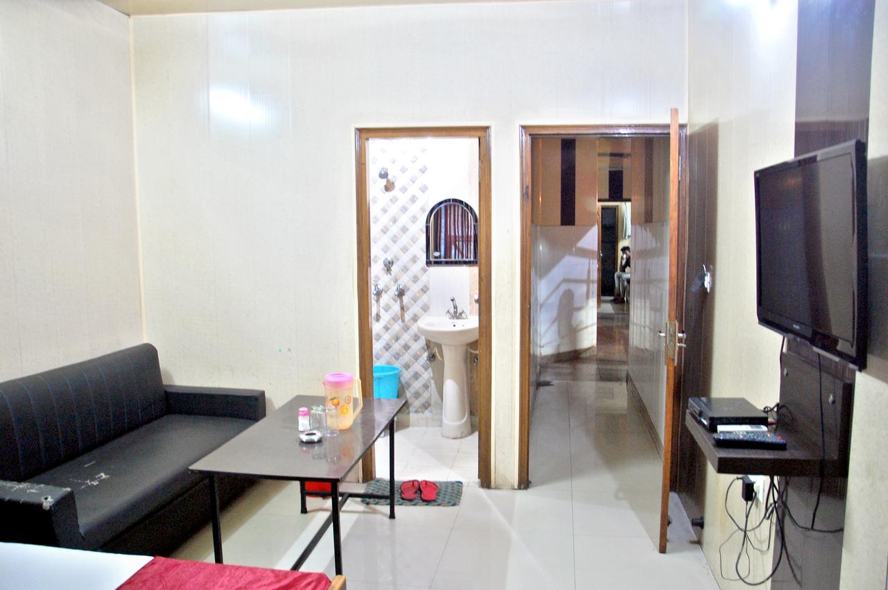 Malik Residency Hotel Hisar Bagian luar foto