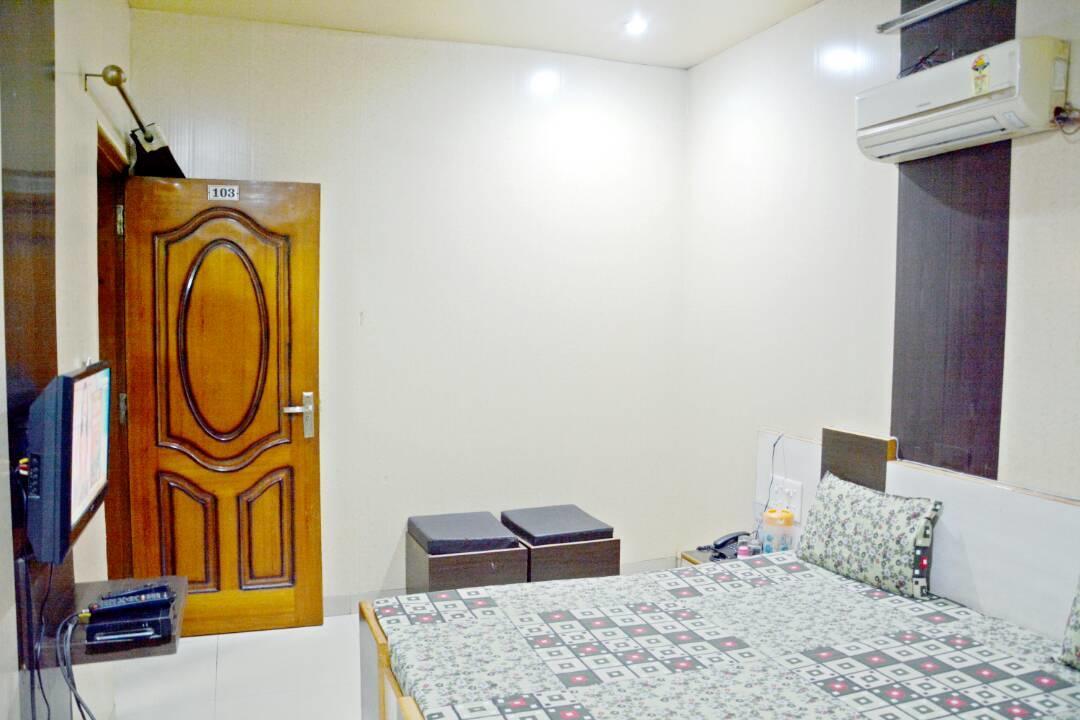 Malik Residency Hotel Hisar Bagian luar foto