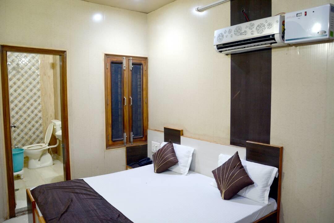 Malik Residency Hotel Hisar Bagian luar foto