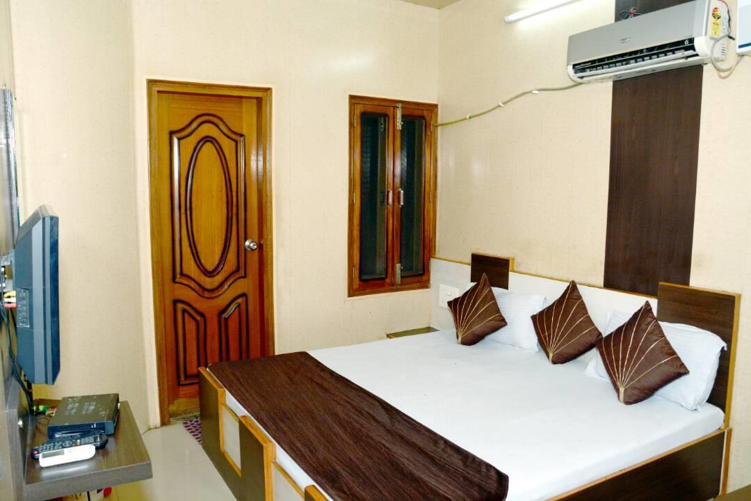 Malik Residency Hotel Hisar Bagian luar foto