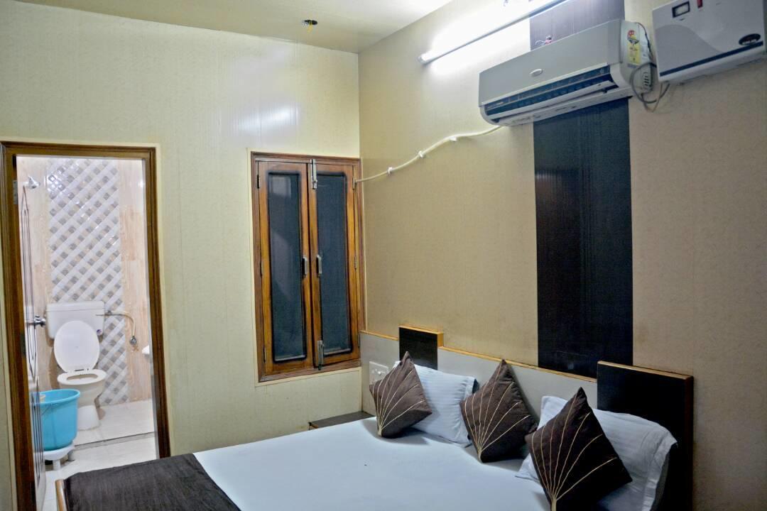 Malik Residency Hotel Hisar Bagian luar foto