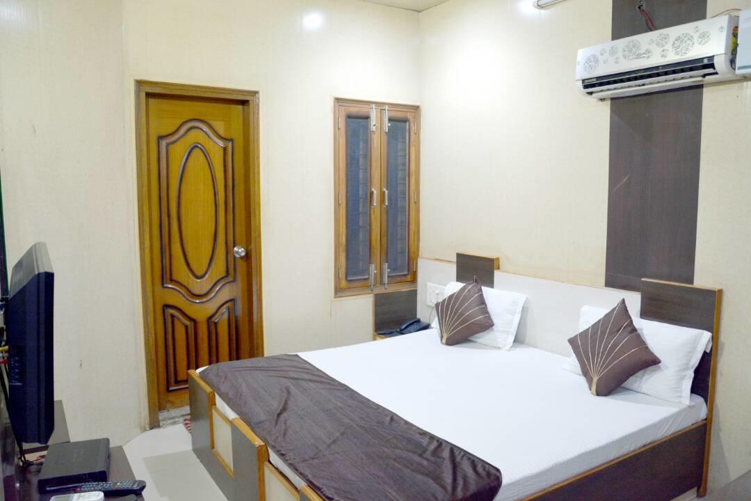 Malik Residency Hotel Hisar Bagian luar foto