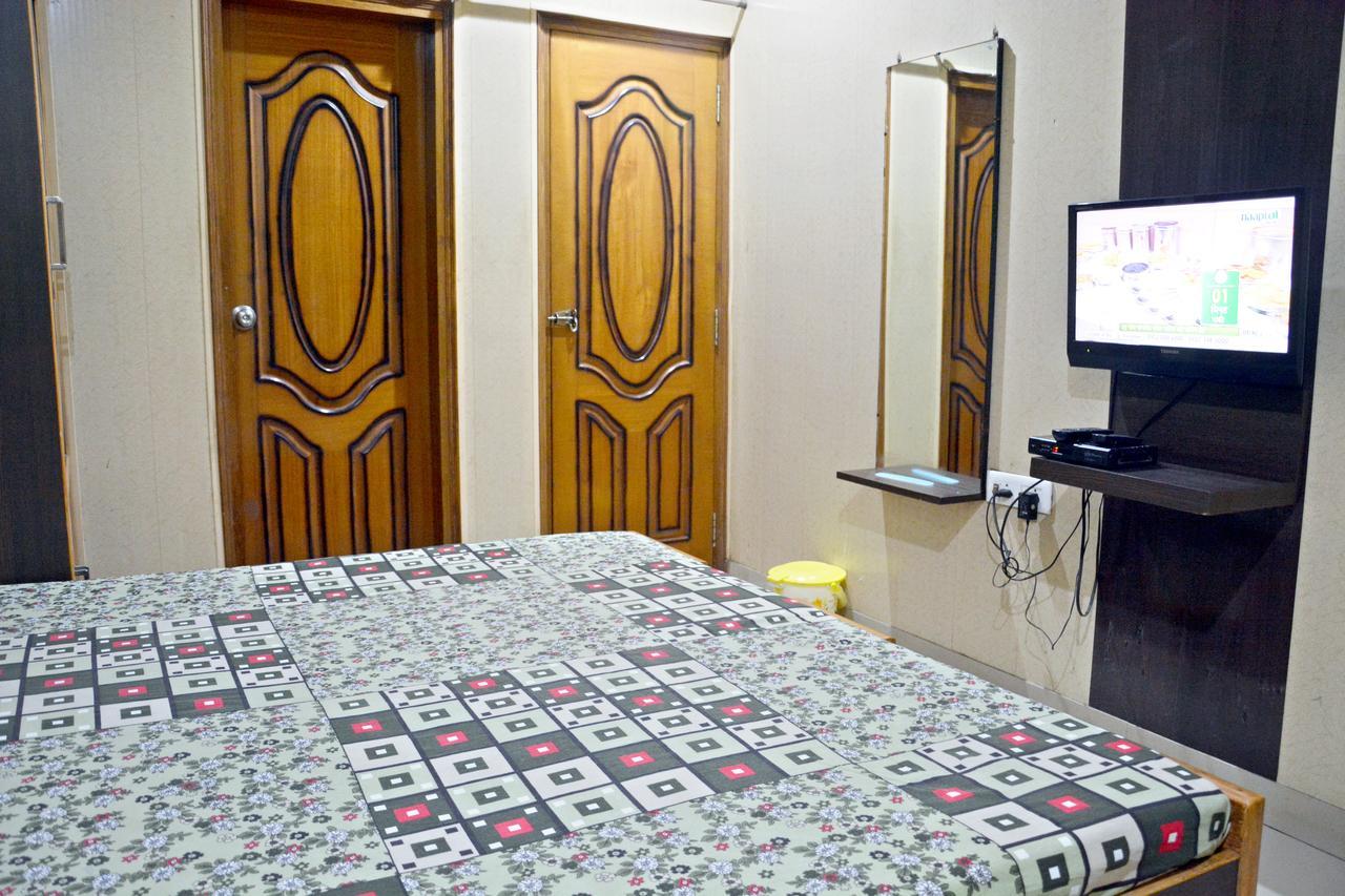 Malik Residency Hotel Hisar Bagian luar foto