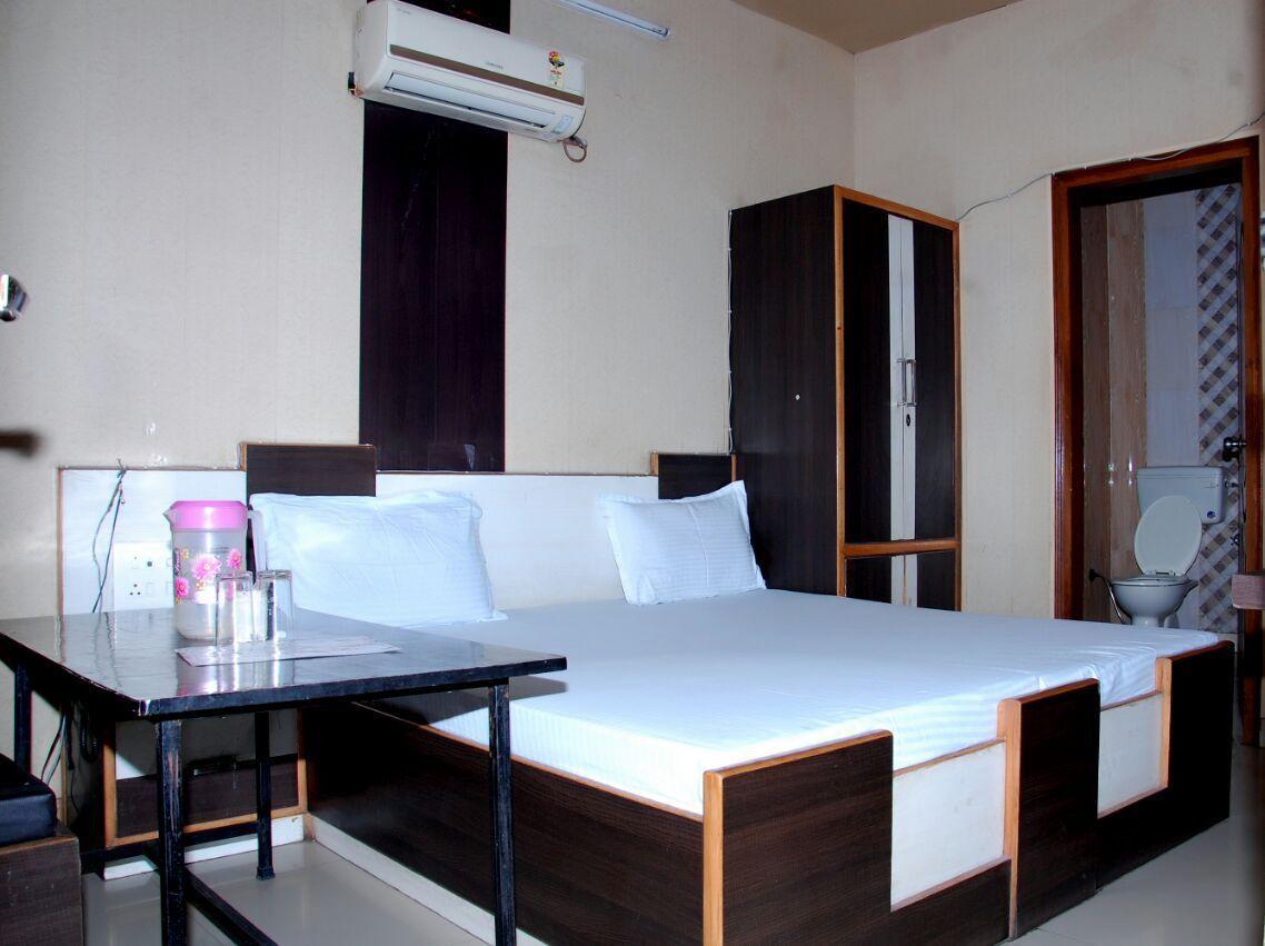 Malik Residency Hotel Hisar Bagian luar foto