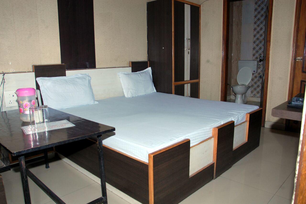 Malik Residency Hotel Hisar Bagian luar foto