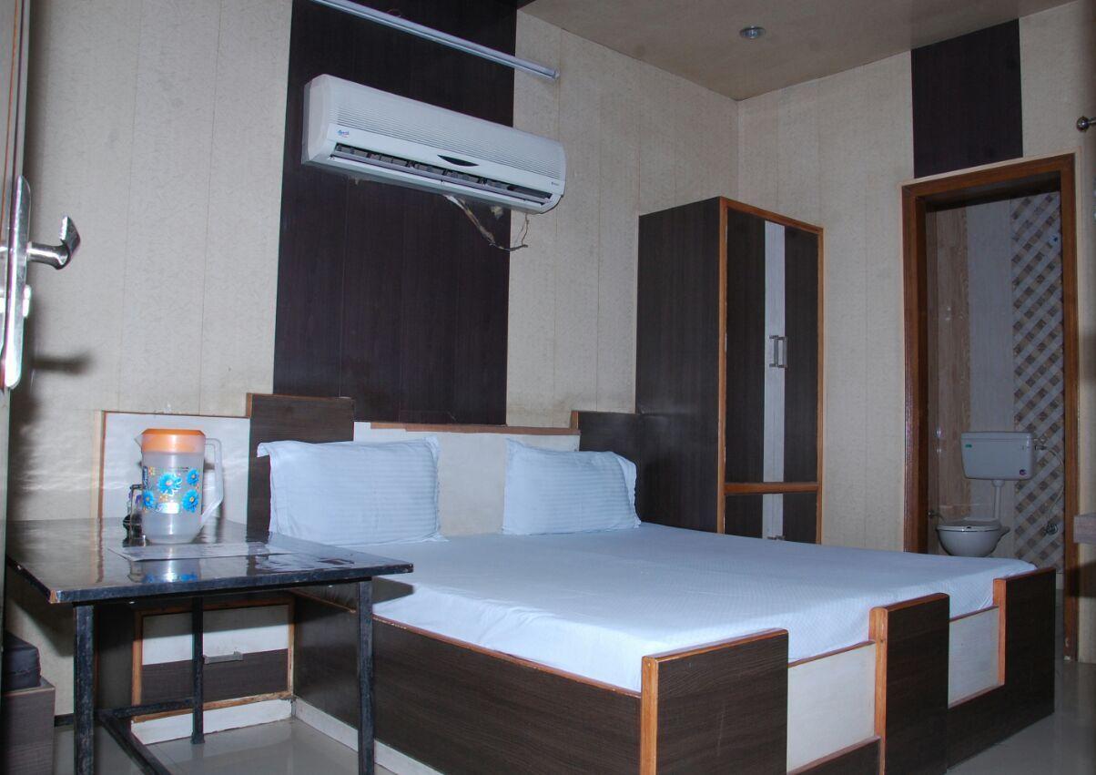 Malik Residency Hotel Hisar Bagian luar foto