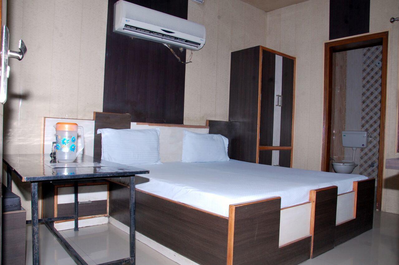 Malik Residency Hotel Hisar Bagian luar foto