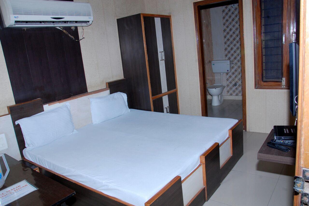 Malik Residency Hotel Hisar Bagian luar foto