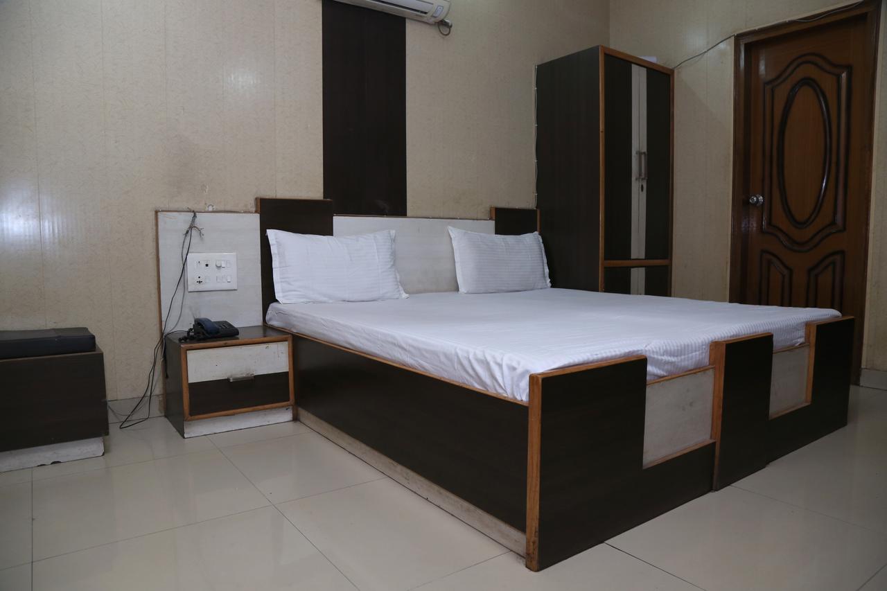 Malik Residency Hotel Hisar Bagian luar foto