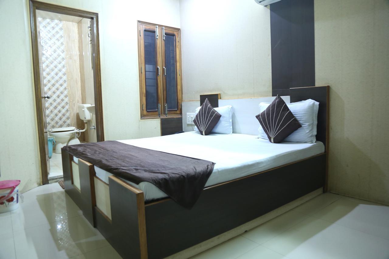 Malik Residency Hotel Hisar Bagian luar foto