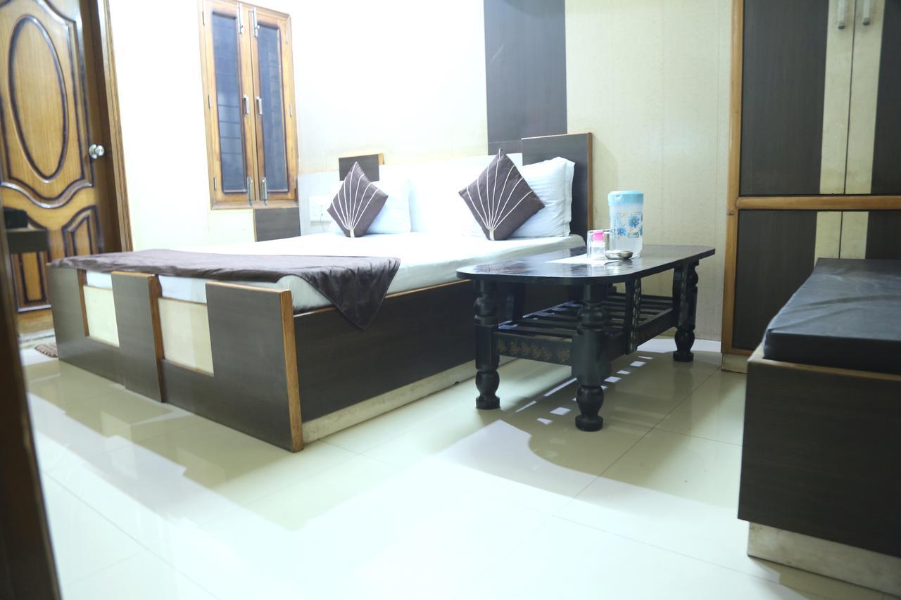 Malik Residency Hotel Hisar Bagian luar foto