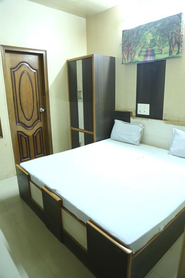 Malik Residency Hotel Hisar Bagian luar foto