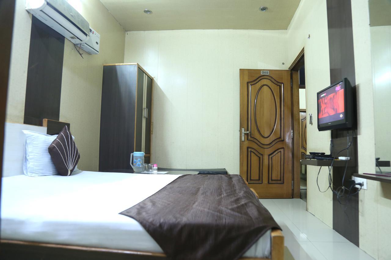 Malik Residency Hotel Hisar Bagian luar foto