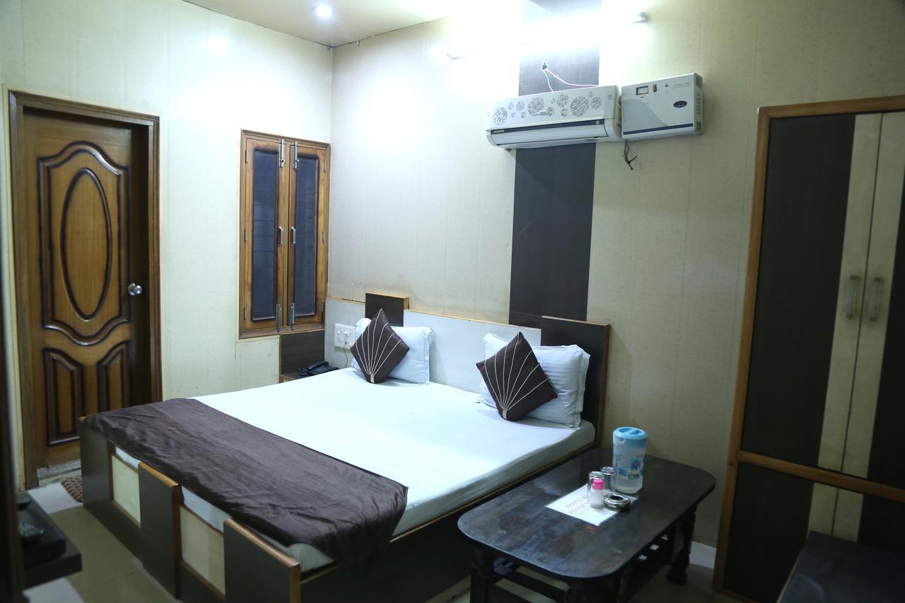 Malik Residency Hotel Hisar Bagian luar foto