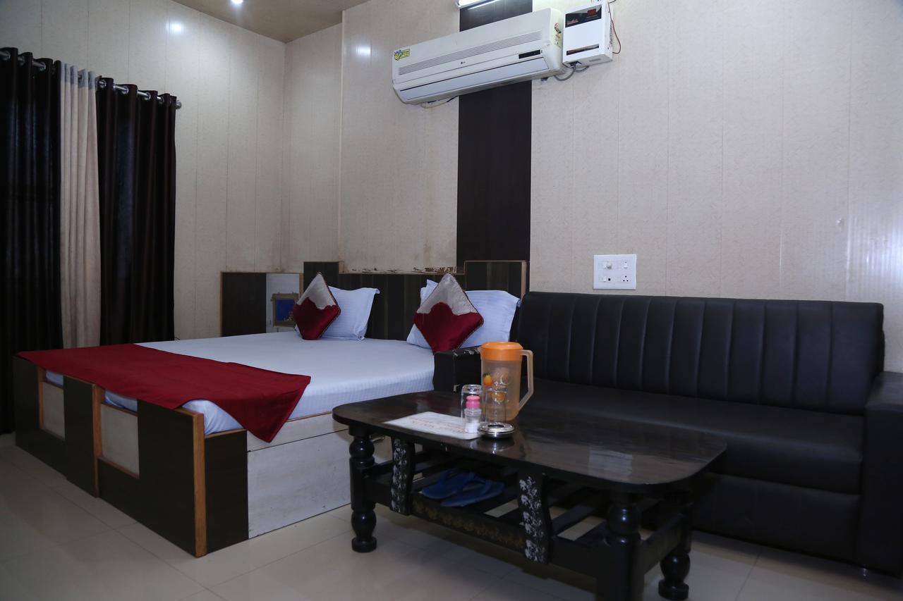 Malik Residency Hotel Hisar Bagian luar foto