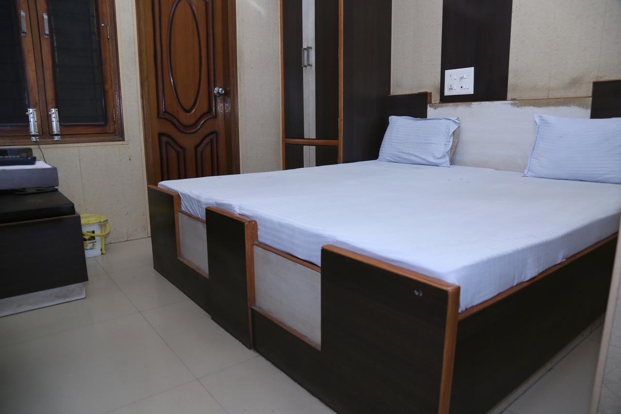 Malik Residency Hotel Hisar Bagian luar foto