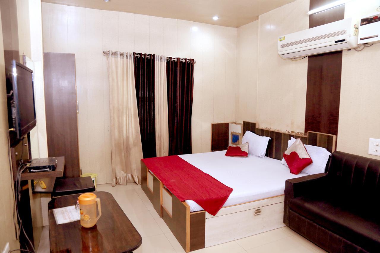 Malik Residency Hotel Hisar Bagian luar foto