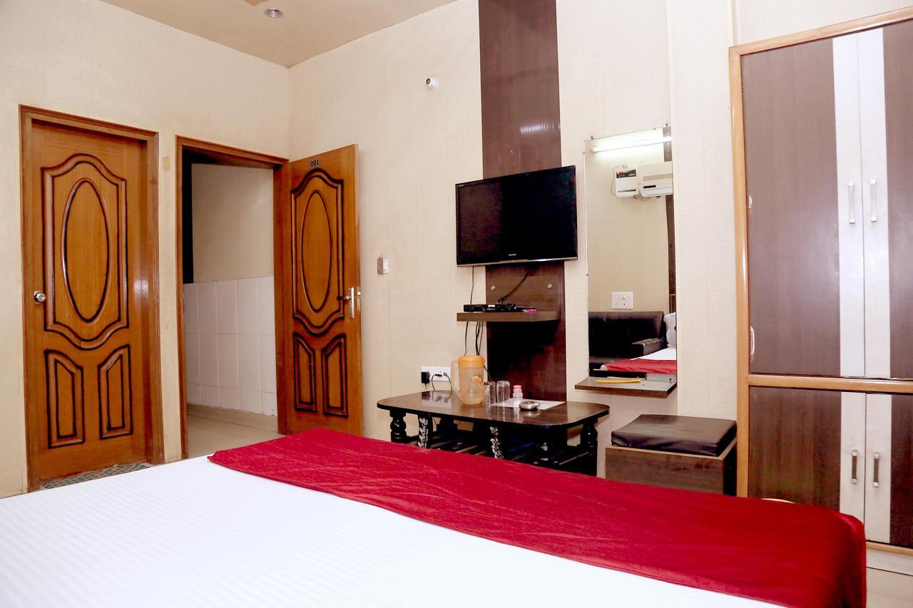 Malik Residency Hotel Hisar Bagian luar foto