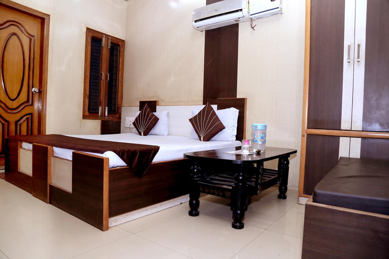 Malik Residency Hotel Hisar Bagian luar foto